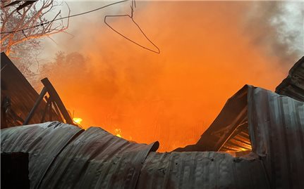 Hà Nội: Cháy lớn tại khu nhà xưởng hàng trăm m2
