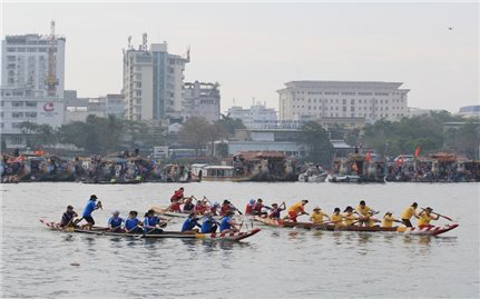 Sôi nổi Giải đua ghe truyền thống trên sông Hương