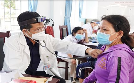 Bình Định: Khám bệnh, tư vấn điều trị hậu Covid-19 cho người dân ở xã vùng cao Canh Liên