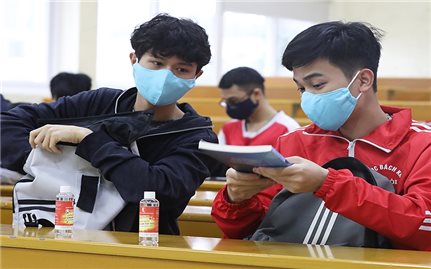 Sinh viên đại học ở Hà Nội trở lại trường từ đầu tháng 4