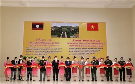 Báo chí Lào ca ngợi tình đoàn kết đặc biệt Việt-Lào