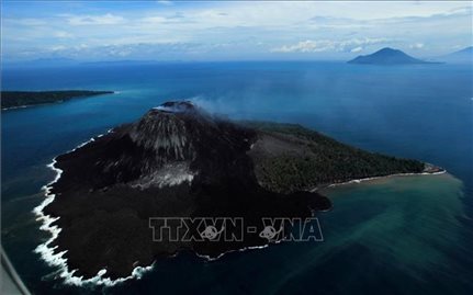 Núi lửa Anak Krakatoa ở Indonesia phun trào