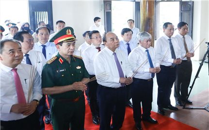 Chủ tịch nước dâng hương tưởng niệm Tổng Bí thư Lê Duẩn tại Quảng Trị