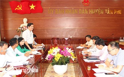 Đoàn công tác của Ủy ban Dân tộc kiểm tra thực hiện chính sách cho Người có uy tín ở huyện Tân Phú