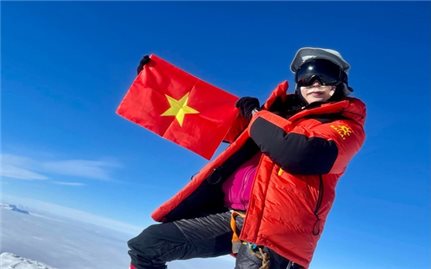 Nữ vận động viên Việt Nam đầu tiên 