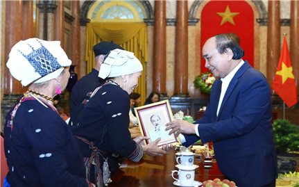 Chủ tịch nước gặp mặt Đoàn đại biểu Người có uy tín trong đồng bào DTTS tỉnh Tuyên Quang