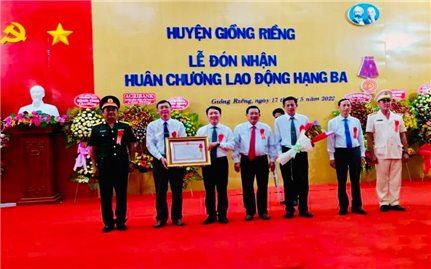 Kiên Giang: Huyện Giồng Riềng long trọng đón nhận Huân chương Lao động hạng Ba