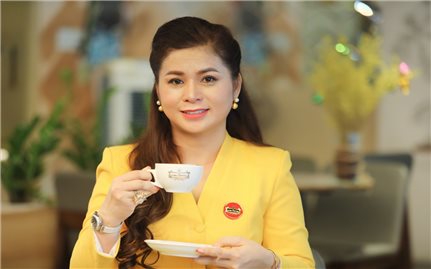 CEO King Coffee – Lê Hoàng Diệp Thảo nhận giải thưởng 