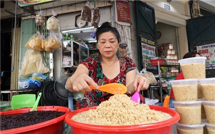 Nhộn nhịp các mặt hàng phục vụ Tết Đoan Ngọ