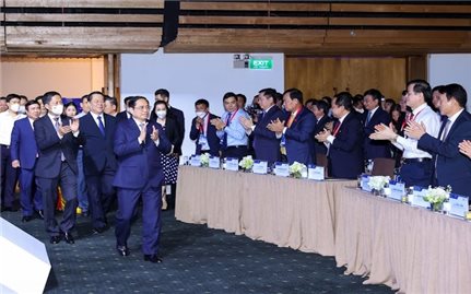 Thủ tướng dự Diễn đàn Kinh tế Việt Nam về xây dựng nền kinh tế độc lập, tự chủ gắn với hội nhập kinh tế sâu rộng