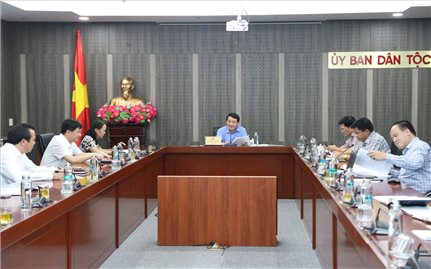 Bộ trưởng, Chủ nhiệm Hầu A Lềnh chủ trì cuộc họp giao ban lãnh đạo Ủy ban Dân tộc tuần 24