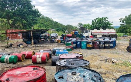 Nghệ An: Phát hiện cơ sở tái chế dầu nhớt trái phép tại Nghĩa Đàn