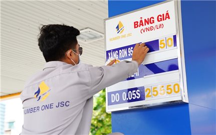 Giá xăng lập đỉnh gần 33.000 đồng/lít