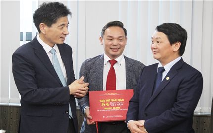 Bộ trưởng, Chủ nhiệm UBDT Hầu A Lềnh tiếp xã giao Hiệp hội Kinh tế văn hóa Hàn Việt và các doanh nhân doanh nghiệp Hàn Quốc