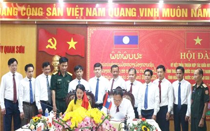 Hội đàm, ký kết Thỏa thuận hợp tác giữa hai huyện biên giới Việt - Lào