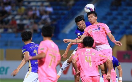 Cuộc đua trụ hạng V-League: Xuất hiện nhóm nguy cơ cao