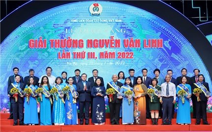 10 cán bộ công đoàn tiêu biểu, xuất sắc nhận Giải thưởng Nguyễn Văn Linh