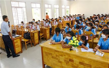 Truyền thông phòng chống tảo hôn cho học sinh dân tộc tại huyện Tri Tôn