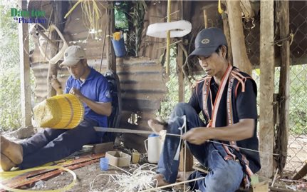 Giữ gìn nghề đan lát truyền thống của người Gia Rai