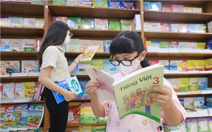 Việt Nam dự kiến chi ngân sách mua sách giáo khoa cho học sinh mượn từ năm học 2022 – 2023