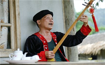 Nghệ sĩ bản Tày sử dụng thuần thục 15 nhạc cụ dân tộc