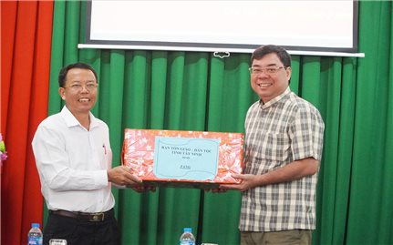 Đoàn đại biểu Người có uy tín tỉnh Tây Ninh đến thăm Vụ Địa Phương III