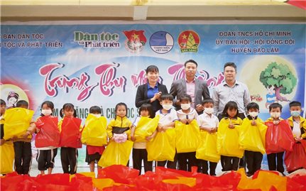 Báo Dân tộc và Phát triển phối hợp tổ chức Chương tình “Trung thu yêu thương” tại Lâm Đồng