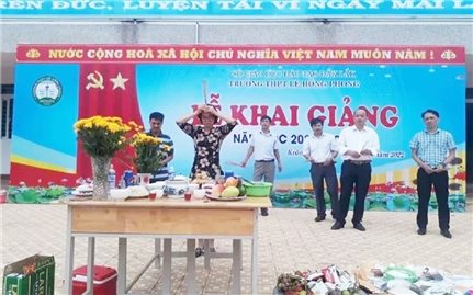 Trường học tại Đắk Lắk báo cáo Sở GD&ĐT về hình ảnh “cúng bái” trong Lễ khai giảng gây xôn xao dư luận