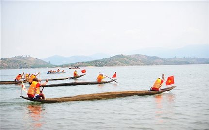 Gia Lai: Tổ chức Hội đua thuyền độc mộc trên sông Pô Cô lần thứ 3