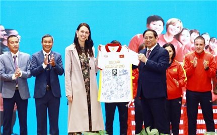 Thủ tướng Phạm Minh Chính và Thủ tướng New Zealand gặp đại diện đội tuyển nữ Việt Nam