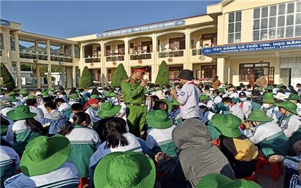 Lai Châu: Tuyên truyền pháp luật học đường cho các em học sinh