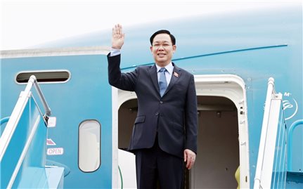 Chủ tịch Quốc hội Vương Đình Huệ lên đường thăm chính thức Australia