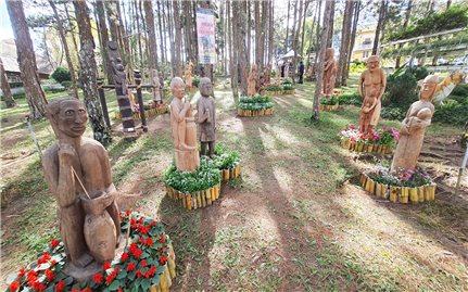 Lâm Đồng: Triển lãm không gian tượng gỗ Tây Nguyên