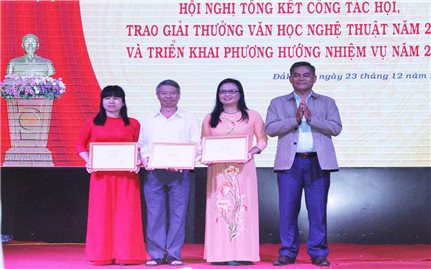 Hội Văn học Nghệ thuật Đắk Lắk tổng kết năm và trao giải thưởng các tác phẩm Văn học Nghệ thuật