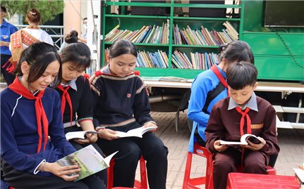 Ngày hội Sách và Văn hóa đọc đến với học sinh các dân tộc huyện biên giới Buôn Đôn