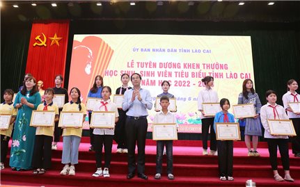 Lào Cai khen thưởng hơn 500 học sinh, sinh viên tiêu biểu