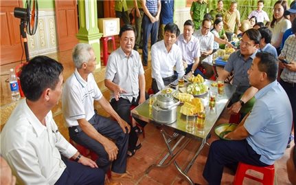 Bộ trưởng Bộ NN&PTNT Lê Minh Hoan khảo sát các mô hình ở Nghệ An