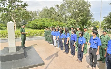 Bộ đội Biên phòng Kiên Giang: Tổ chức chuỗi Hoạt động tình nguyện Hành quân xanh và chung tay vì trẻ em vùng biên