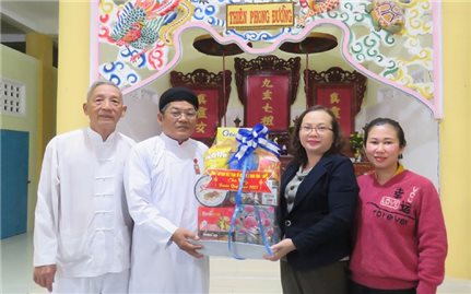 Phú Yên: Thăm hỏi, tặng quà Tết cho hộ nghèo, Người uy tín và các chức sắc tôn giáo nhân dịp Tết