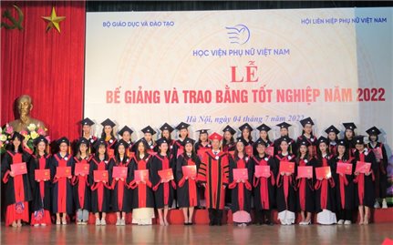 Gần 500 sinh viên Học viện Phụ nữ Việt Nam nhận bằng tốt nghiệp