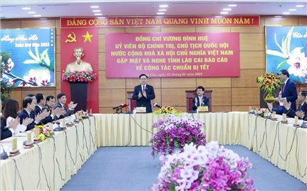 Chủ tịch Quốc hội Vương Đình Huệ thăm và chúc Tết tại Lào Cai