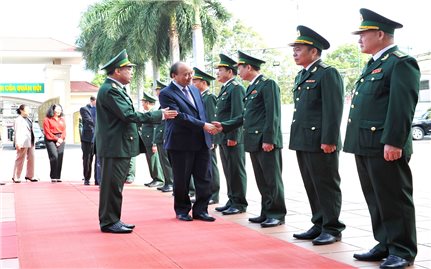 Chủ tịch nước Nguyễn Xuân Phúc chúc Tết Bộ đội Biên phòng và công nhân tỉnh Đắk Lắk