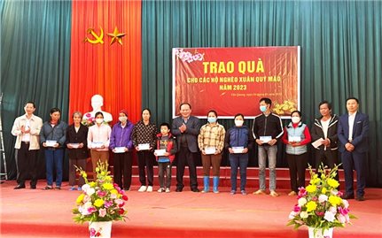 Toàn bộ hộ nghèo, cận nghèo tỉnh Bắc Giang đều đã được tặng quà Tết