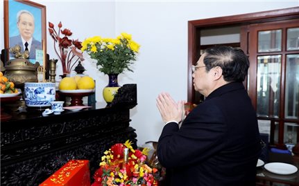 Thủ tướng Phạm Minh Chính dâng hương cố Thủ tướng Phạm Văn Đồng và Đại tướng Võ Nguyên Giáp