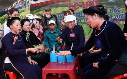 Vui cùng Lễ hội Văn hóa dân gian Việt Bắc ở Cư Êwi