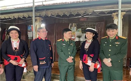Nữ sinh dân tộc Dao tình nguyện lên đường nhập ngũ