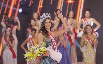 Người đẹp Brazil đăng quang Miss Charm 2023