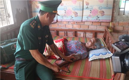 Người thầy thuốc quân hàm xanh tận tụy với đồng bào Khmer