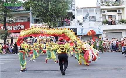 TP. Hồ Chí Minh: Hàng chục ngàn người tham dự Lễ hội Nguyên Tiêu 2023