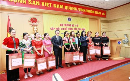 Sẽ xây dựng và thực thi đầy đủ chính sách đãi ngộ với cô đỡ thôn bản